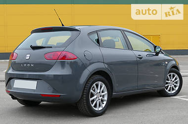 Хетчбек SEAT Leon 2011 в 
