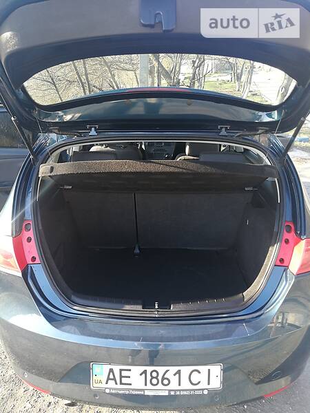 Хетчбек SEAT Leon 2006 в Дніпрі