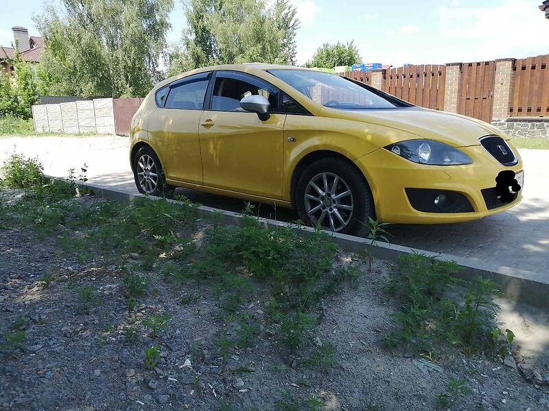 Хэтчбек SEAT Leon 2010 в Киеве