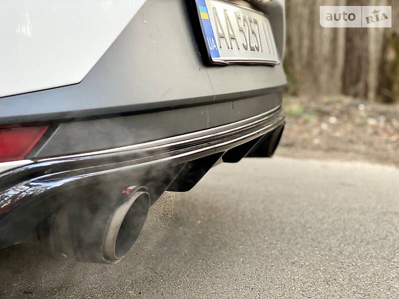Хетчбек SEAT Leon 2016 в Києві