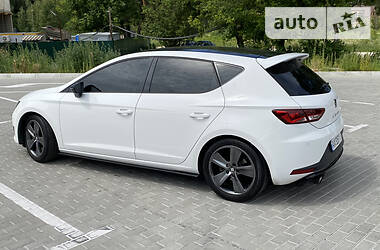 Хетчбек SEAT Leon 2016 в Києві