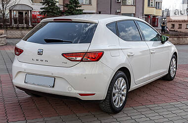 Хэтчбек SEAT Leon 2015 в 