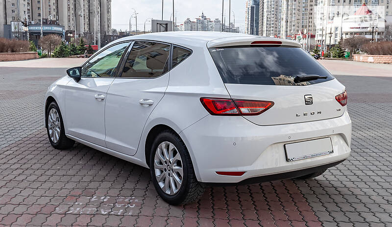 Хэтчбек SEAT Leon 2015 в Киеве