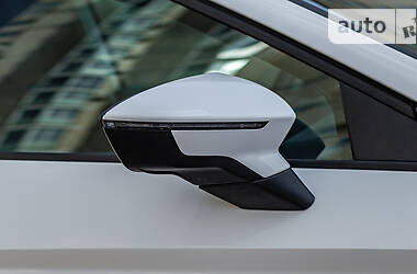 Хэтчбек SEAT Leon 2015 в 
