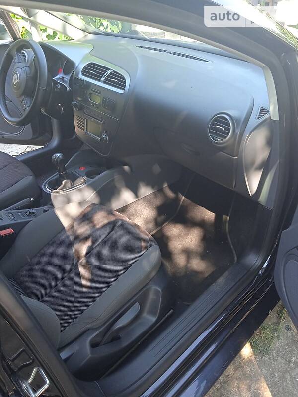 Хэтчбек SEAT Leon 2008 в Николаеве