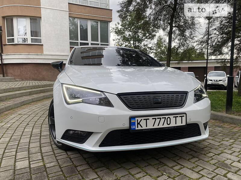 Хэтчбек SEAT Leon 2013 в Ивано-Франковске