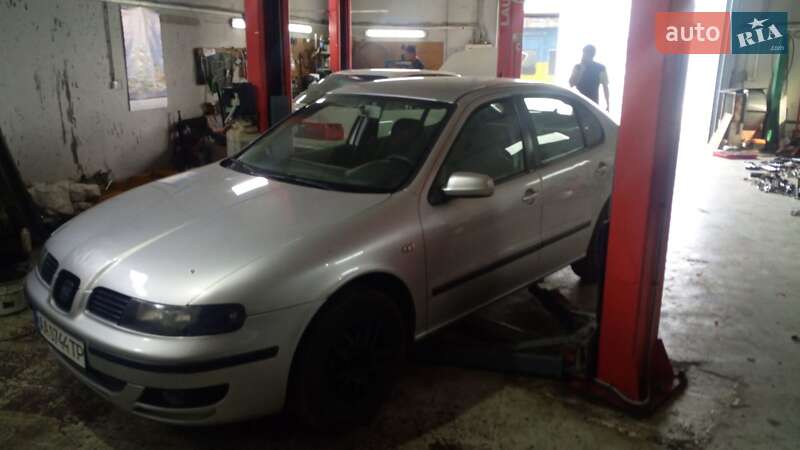 Хэтчбек SEAT Leon 2003 в Бородянке