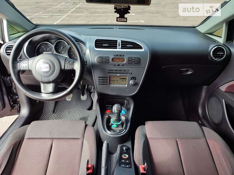 Хетчбек SEAT Leon 2006 в Житомирі