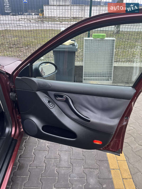 Хэтчбек SEAT Leon 2004 в Киеве