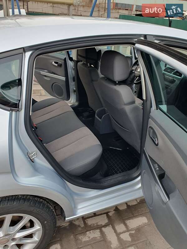 Хэтчбек SEAT Leon 2009 в Запорожье