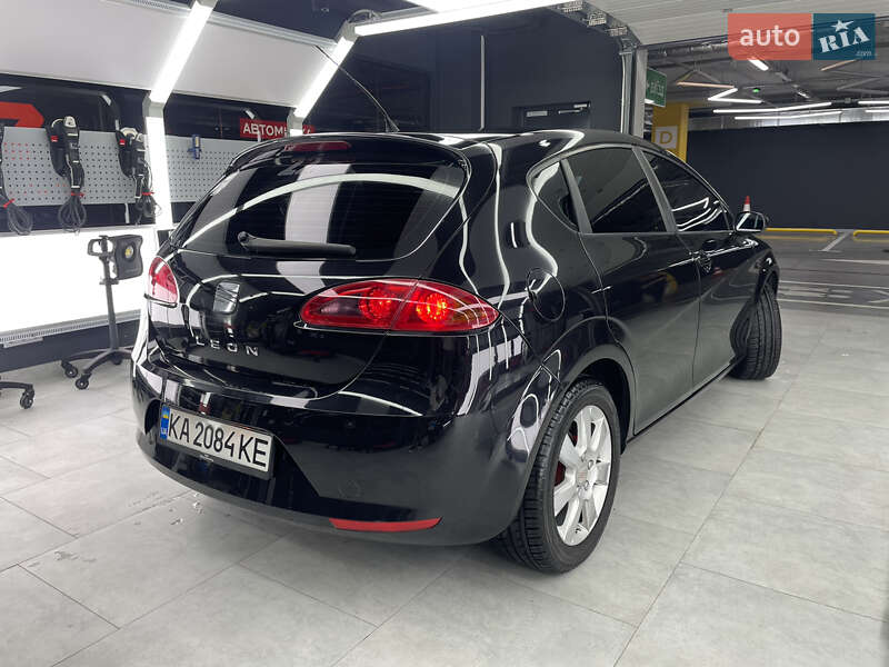 Хэтчбек SEAT Leon 2008 в Киеве