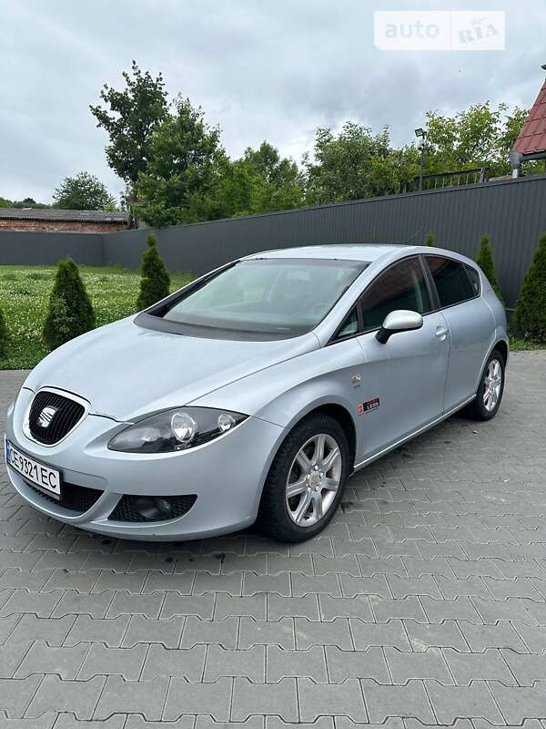 Хэтчбек SEAT Leon 2006 в 