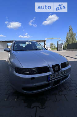 Хэтчбек SEAT Leon 2002 в Волочиске