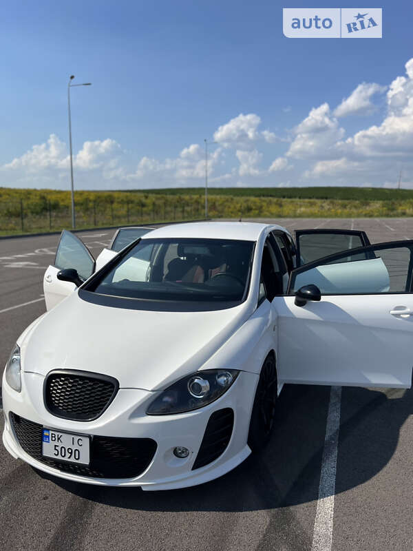 Хэтчбек SEAT Leon 2008 в Ровно