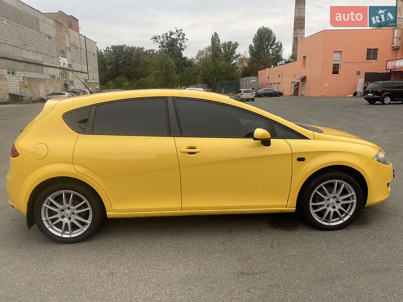 Хэтчбек SEAT Leon 2008 в Киеве