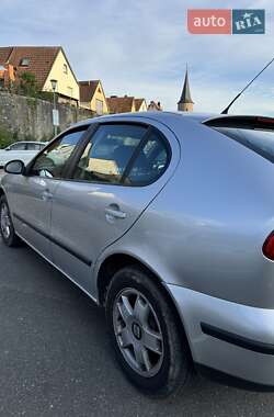 Хэтчбек SEAT Leon 2002 в 