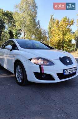 Хэтчбек SEAT Leon 2010 в Каменке