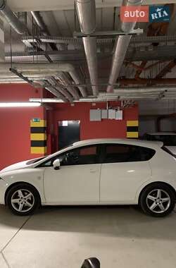 Хэтчбек SEAT Leon 2012 в 