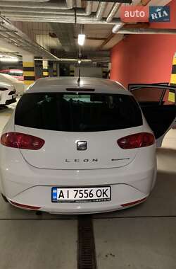 Хэтчбек SEAT Leon 2012 в 
