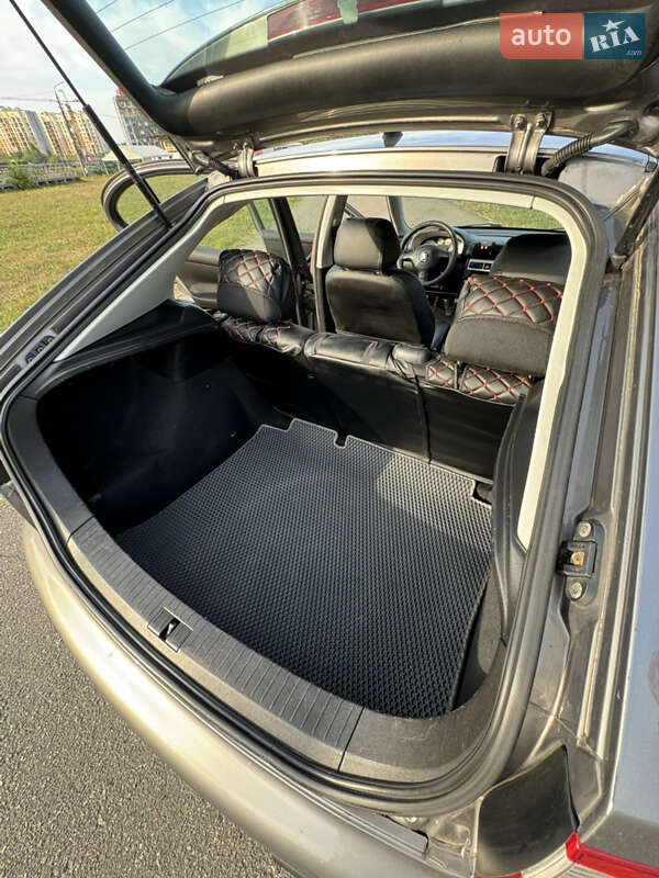 Хэтчбек SEAT Leon 2006 в Петропавловской Борщаговке