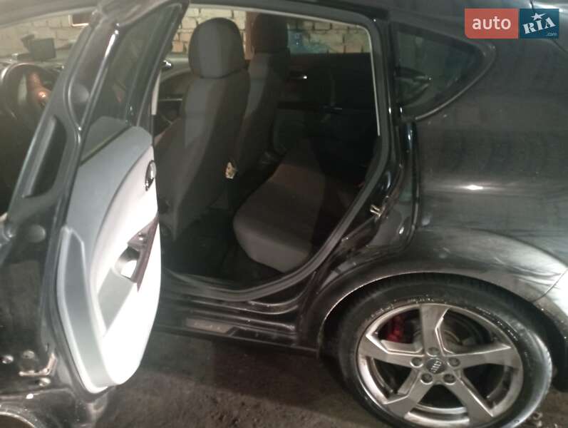 Хэтчбек SEAT Leon 2008 в Конотопе