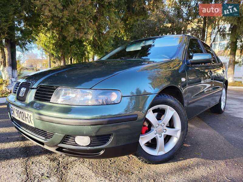 Хэтчбек SEAT Leon 2002 в Остроге