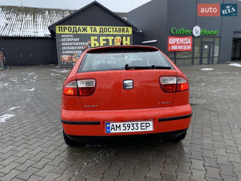 Хэтчбек SEAT Leon 2001 в Звягеле