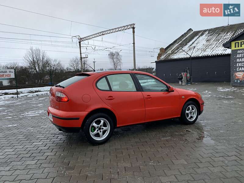 Хэтчбек SEAT Leon 2001 в Звягеле