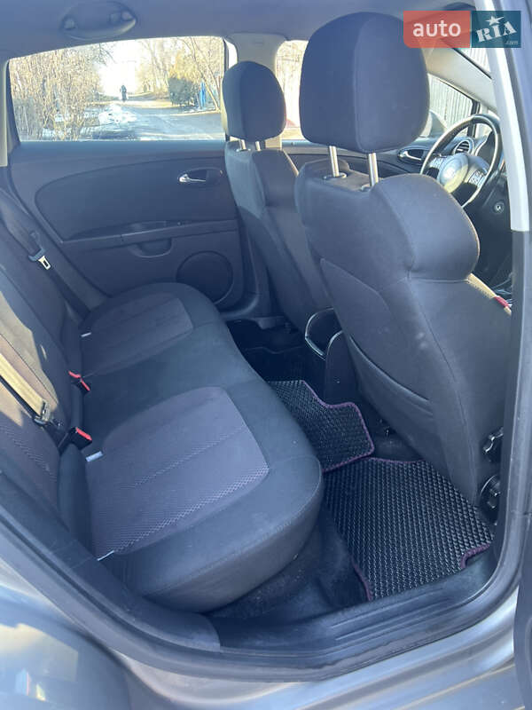 Хэтчбек SEAT Leon 2007 в Казатине