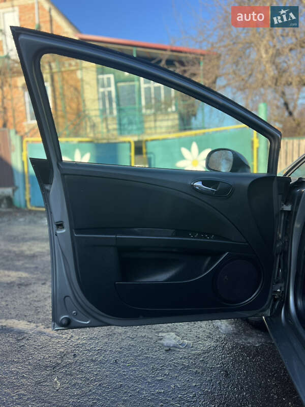 Хэтчбек SEAT Leon 2007 в Казатине