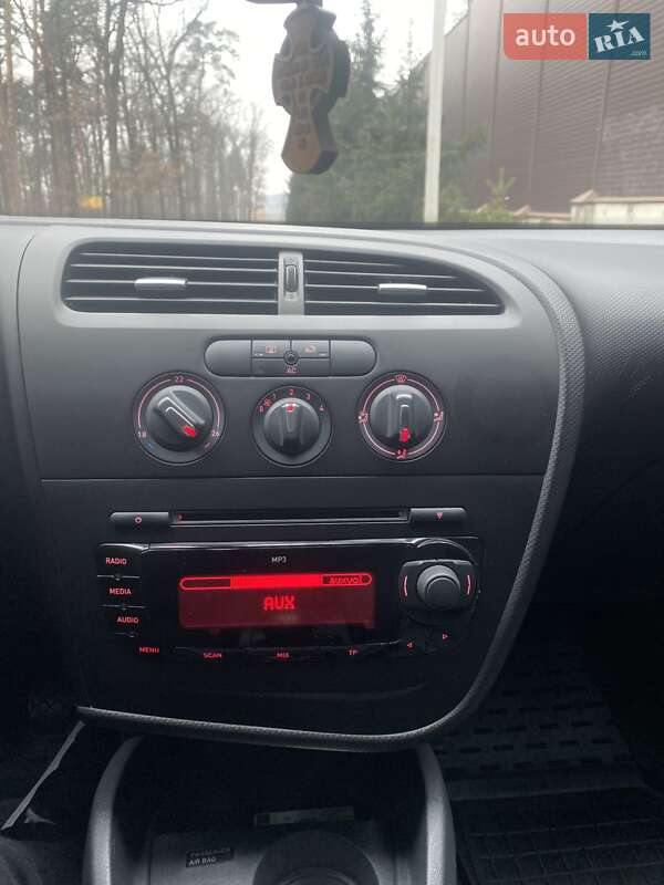 Хетчбек SEAT Leon 2010 в Києві