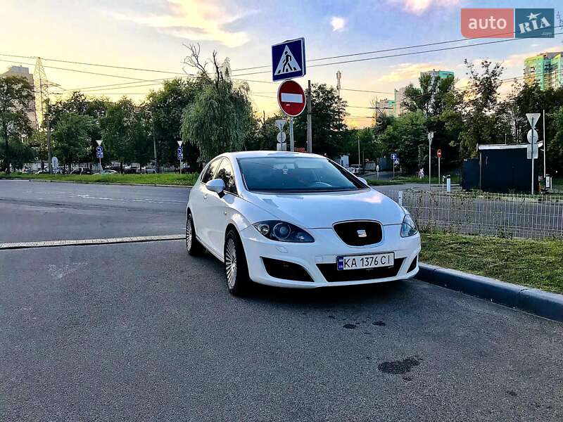 Хэтчбек SEAT Leon 2010 в Киеве