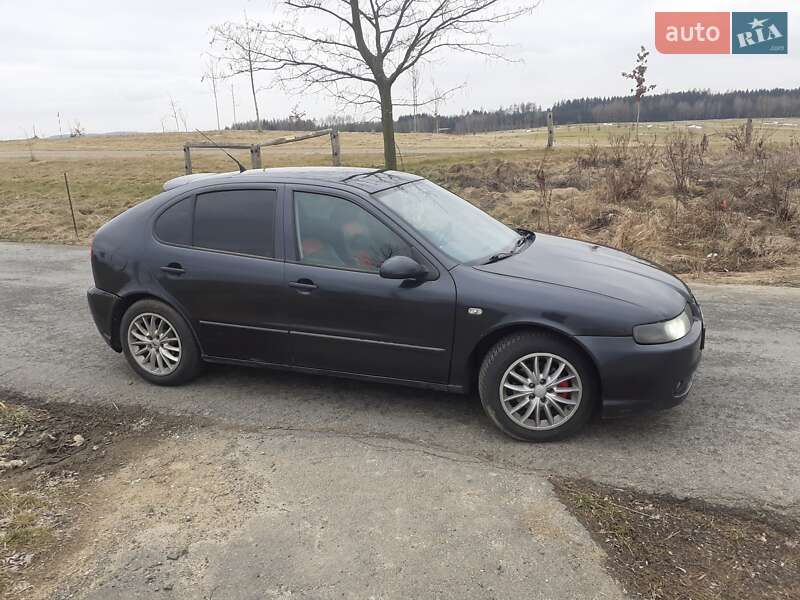 Хэтчбек SEAT Leon 2005 в Межгорье