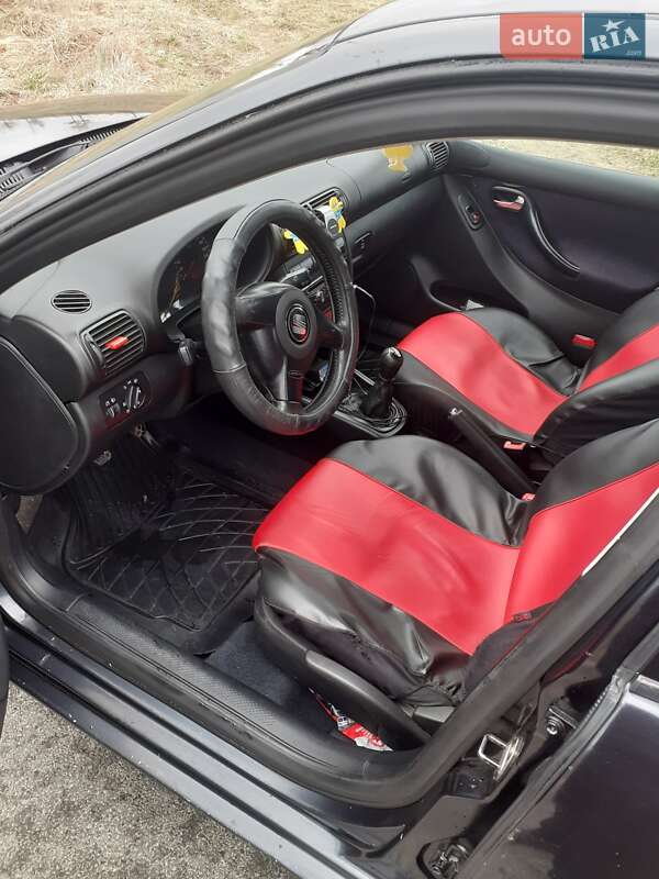 Хэтчбек SEAT Leon 2005 в Межгорье