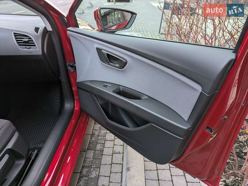 Хэтчбек SEAT Leon 2017 в Киеве