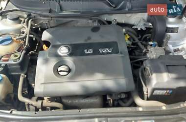 Хэтчбек SEAT Leon 2003 в 