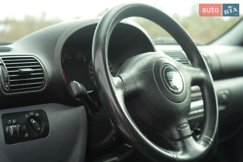 Хетчбек SEAT Leon 2000 в Ірпені