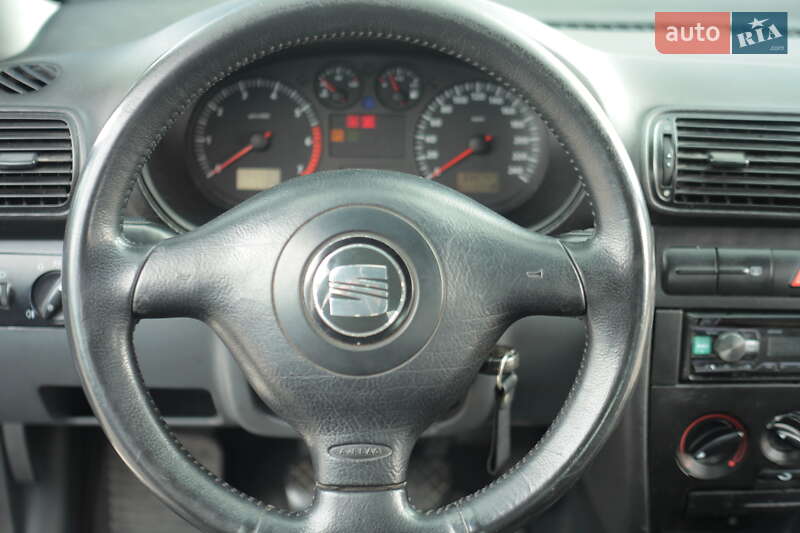 Хетчбек SEAT Leon 2000 в Ірпені