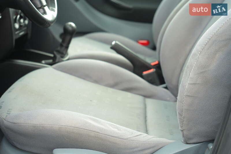 Хетчбек SEAT Leon 2000 в Ірпені