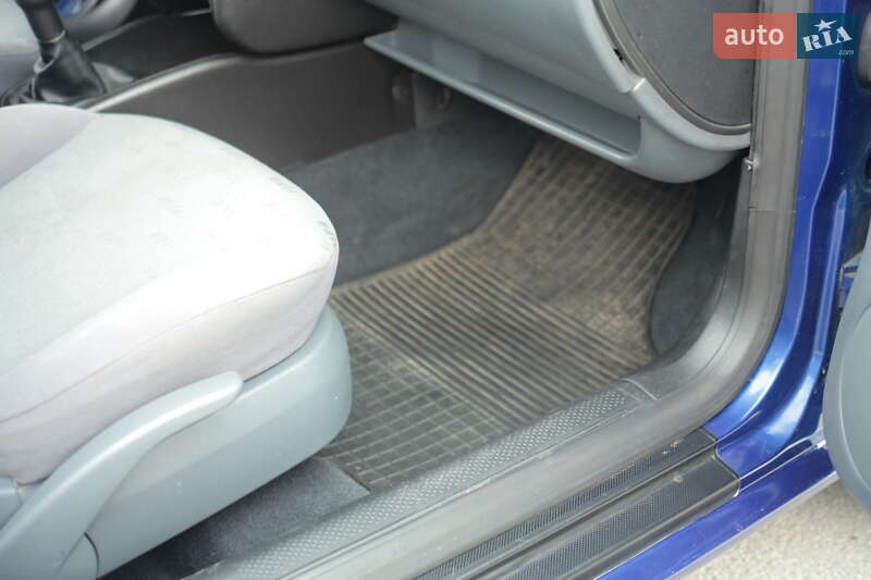 Хетчбек SEAT Leon 2000 в Ірпені