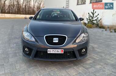 Хэтчбек SEAT Leon 2009 в Звягеле