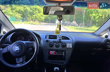 Хэтчбек SEAT Leon 2005 в 