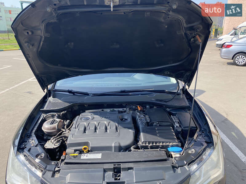 Хэтчбек SEAT Leon 2013 в Киеве