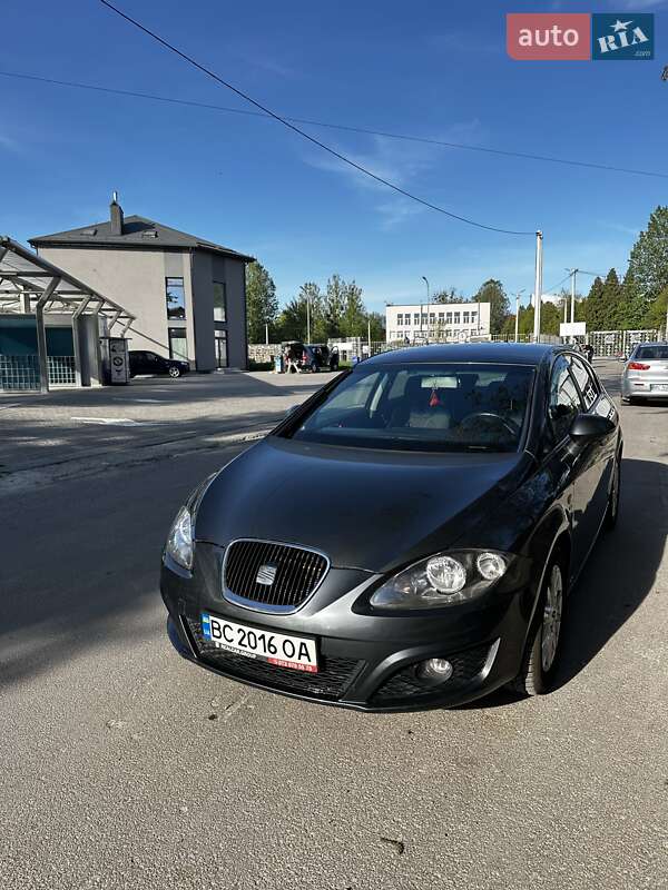 Хетчбек SEAT Leon 2011 в 