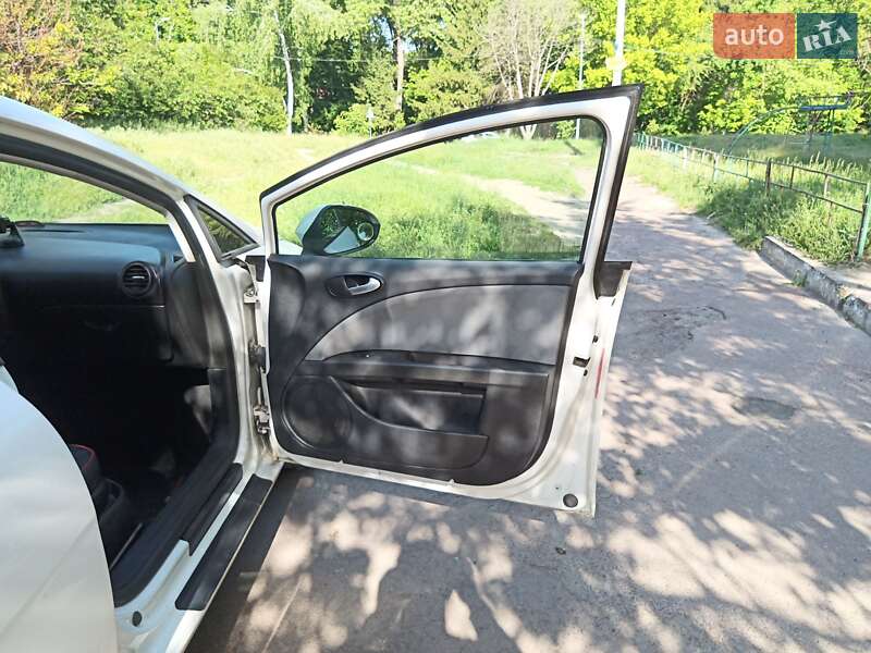 Хэтчбек SEAT Leon 2010 в Чернигове