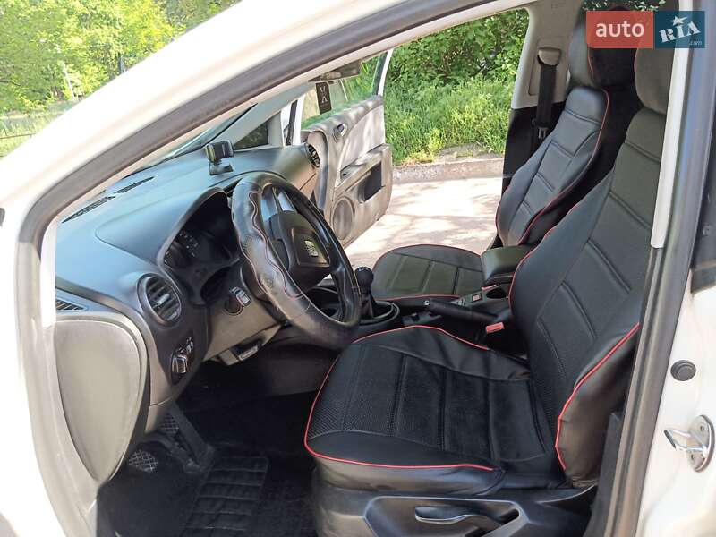 Хэтчбек SEAT Leon 2010 в Чернигове