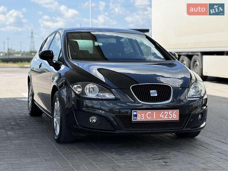 Хетчбек SEAT Leon 2011 в 