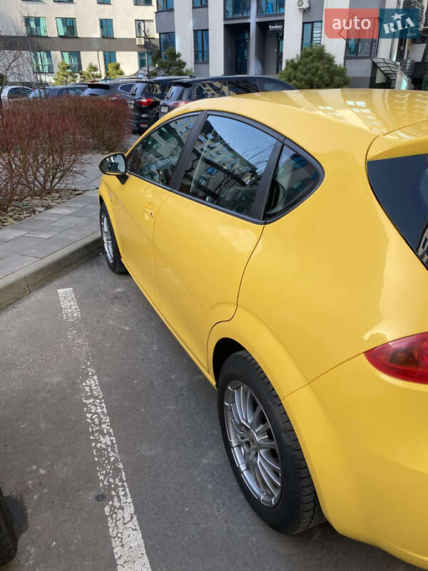 Хэтчбек SEAT Leon 2011 в Киеве