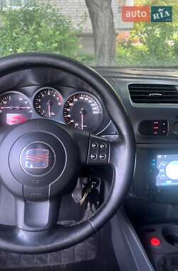 Хэтчбек SEAT Leon 2006 в 