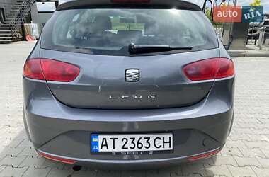 Хэтчбек SEAT Leon 2012 в Калуше